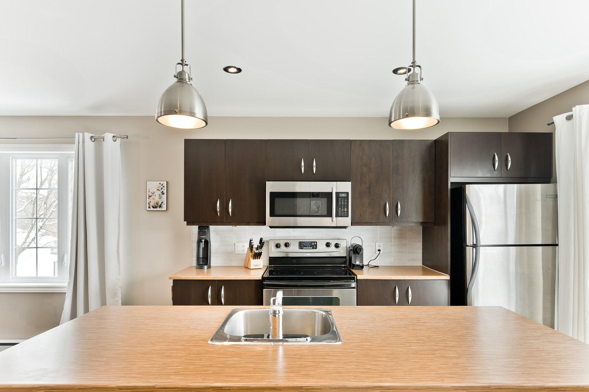 









1301


Rue Marini

,
Sherbrooke (Brompton/Rock Forest/Saint-Élie/Deauville),




QC
J1N0L1

