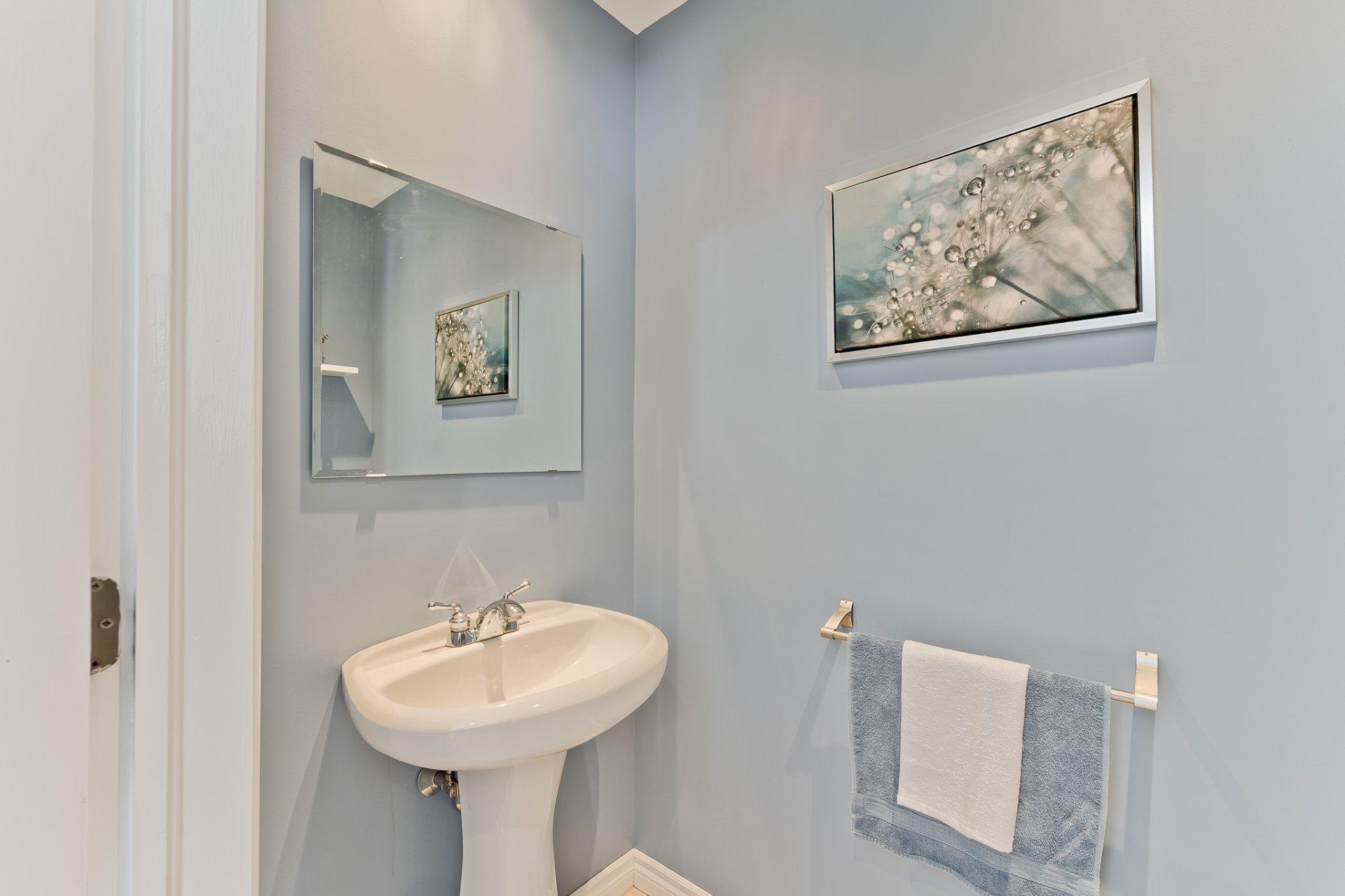 









1301


Rue Marini

,
Sherbrooke (Brompton/Rock Forest/Saint-Élie/Deauville),




QC
J1N0L1

