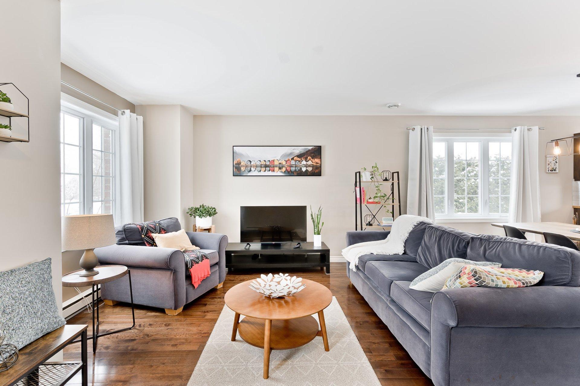 









1301


Rue Marini

,
Sherbrooke (Brompton/Rock Forest/Saint-Élie/Deauville),




QC
J1N0L1

