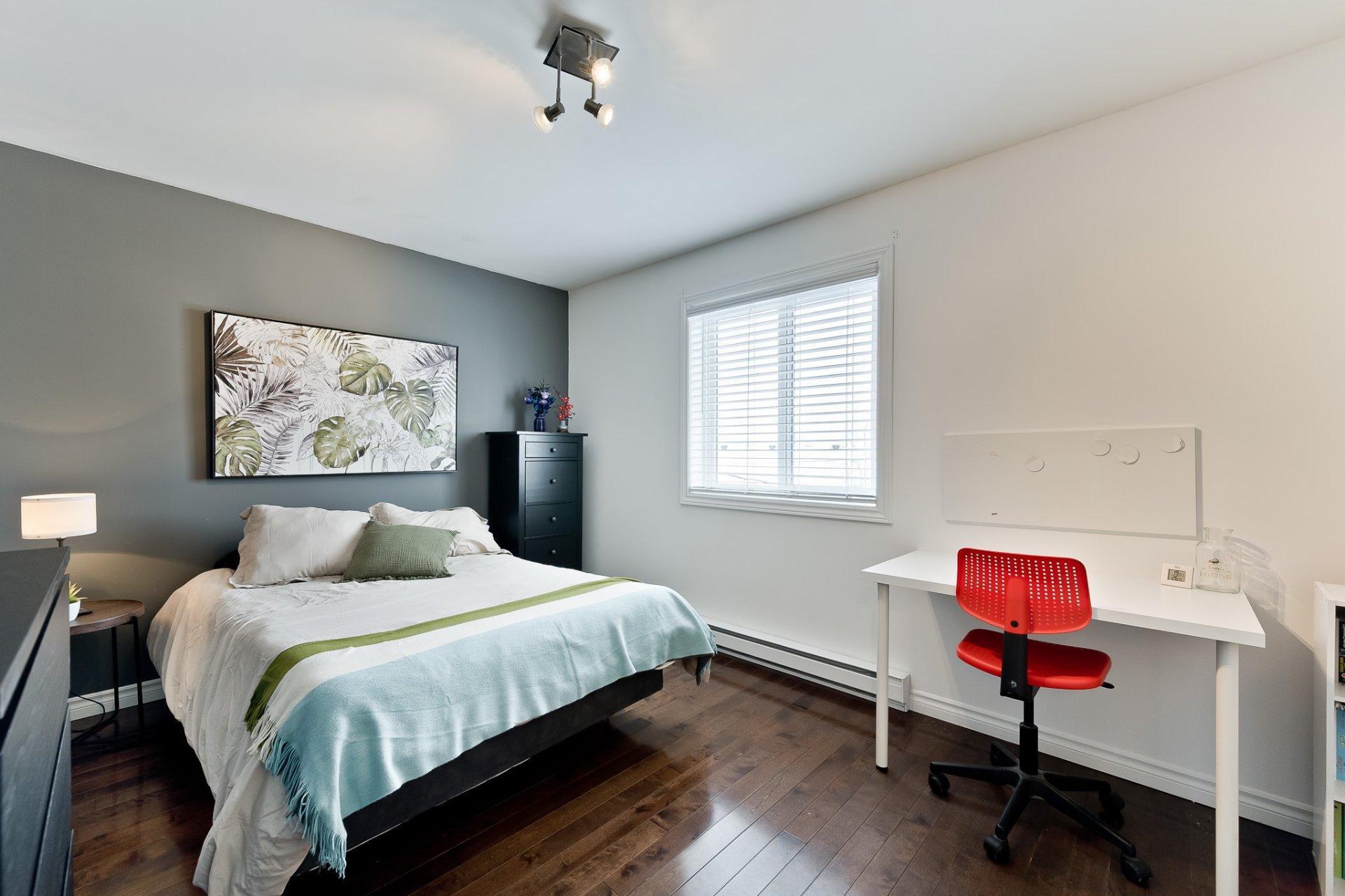 









1301


Rue Marini

,
Sherbrooke (Brompton/Rock Forest/Saint-Élie/Deauville),




QC
J1N0L1

