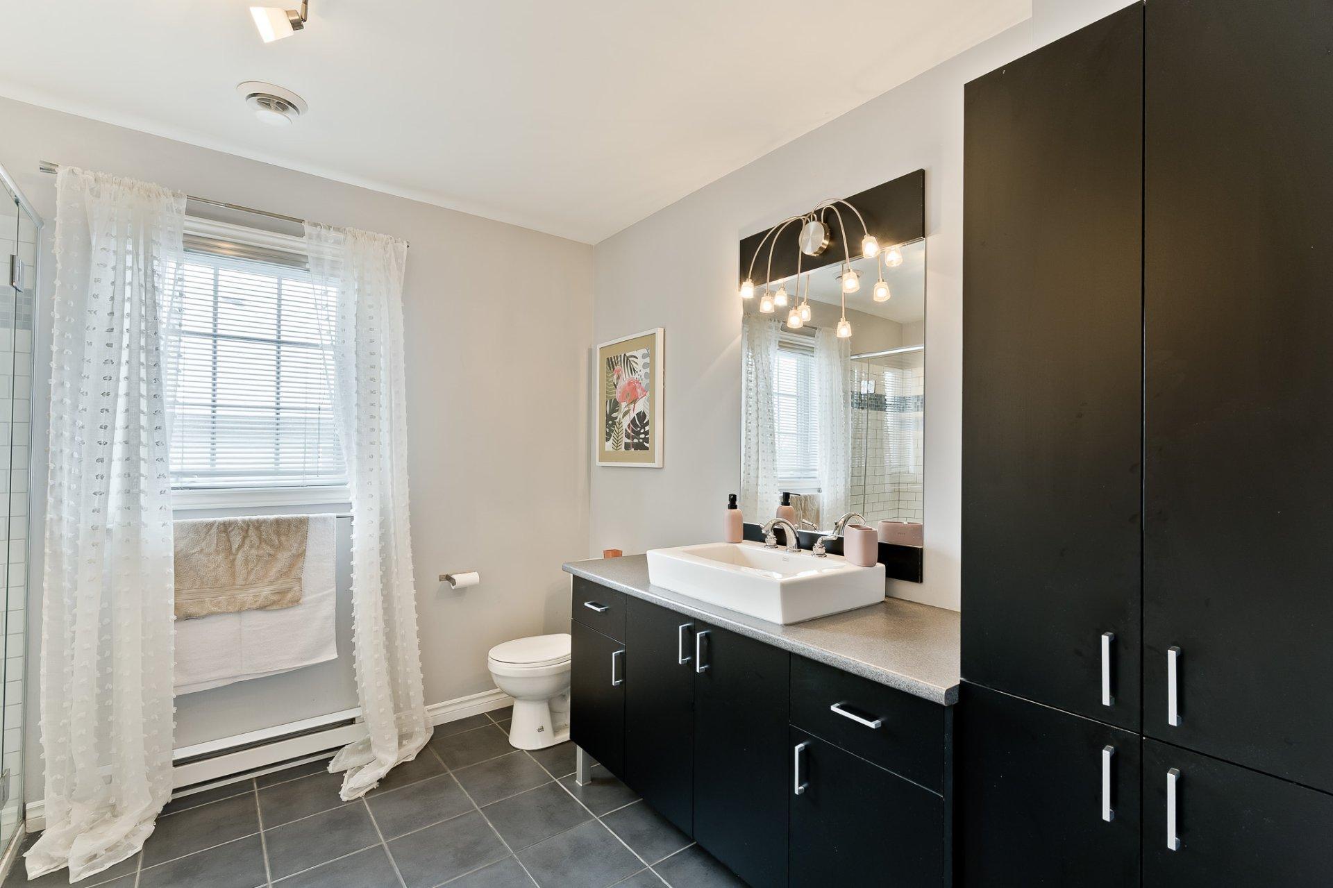 









1301


Rue Marini

,
Sherbrooke (Brompton/Rock Forest/Saint-Élie/Deauville),




QC
J1N0L1

