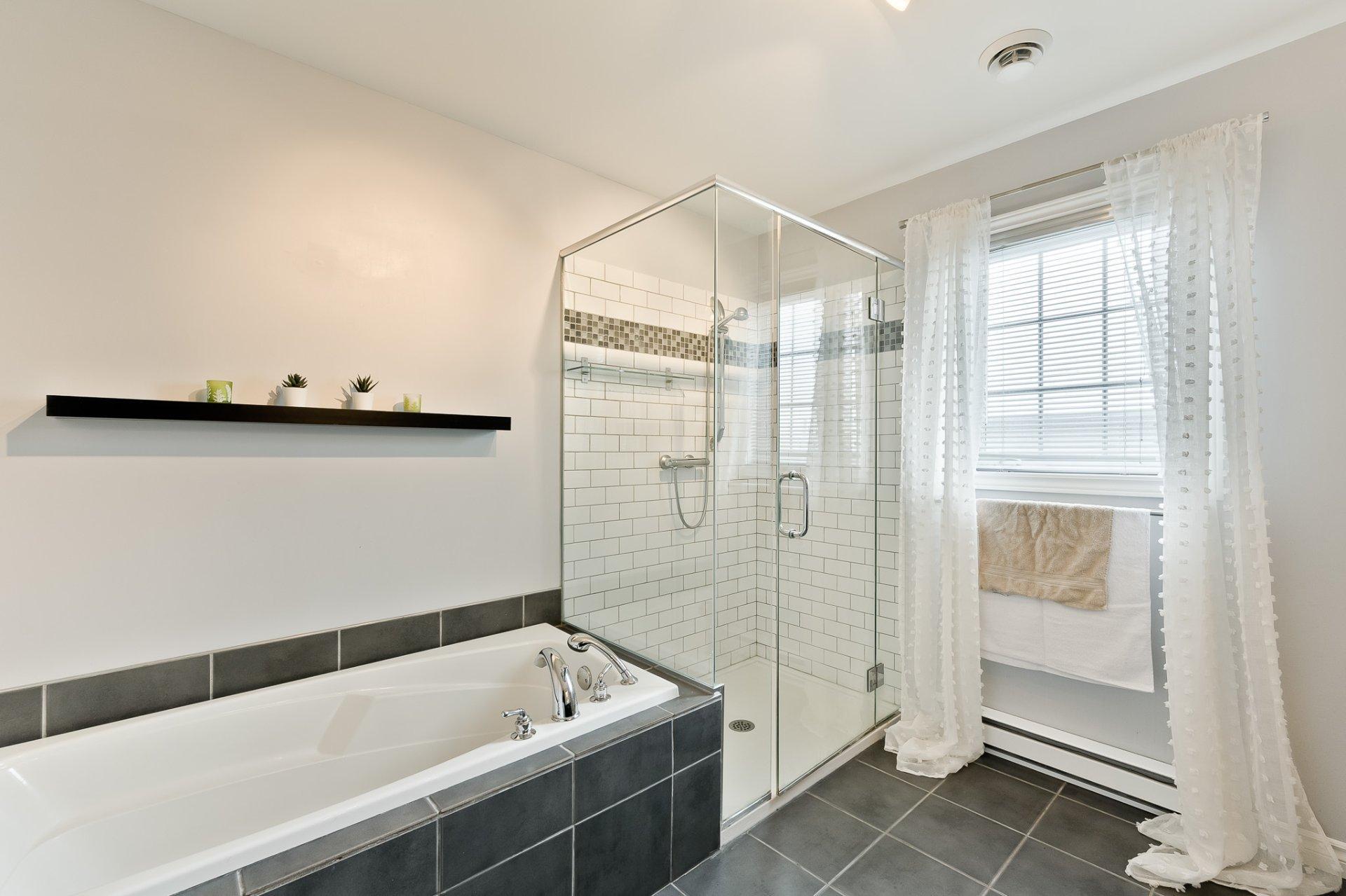 









1301


Rue Marini

,
Sherbrooke (Brompton/Rock Forest/Saint-Élie/Deauville),




QC
J1N0L1

