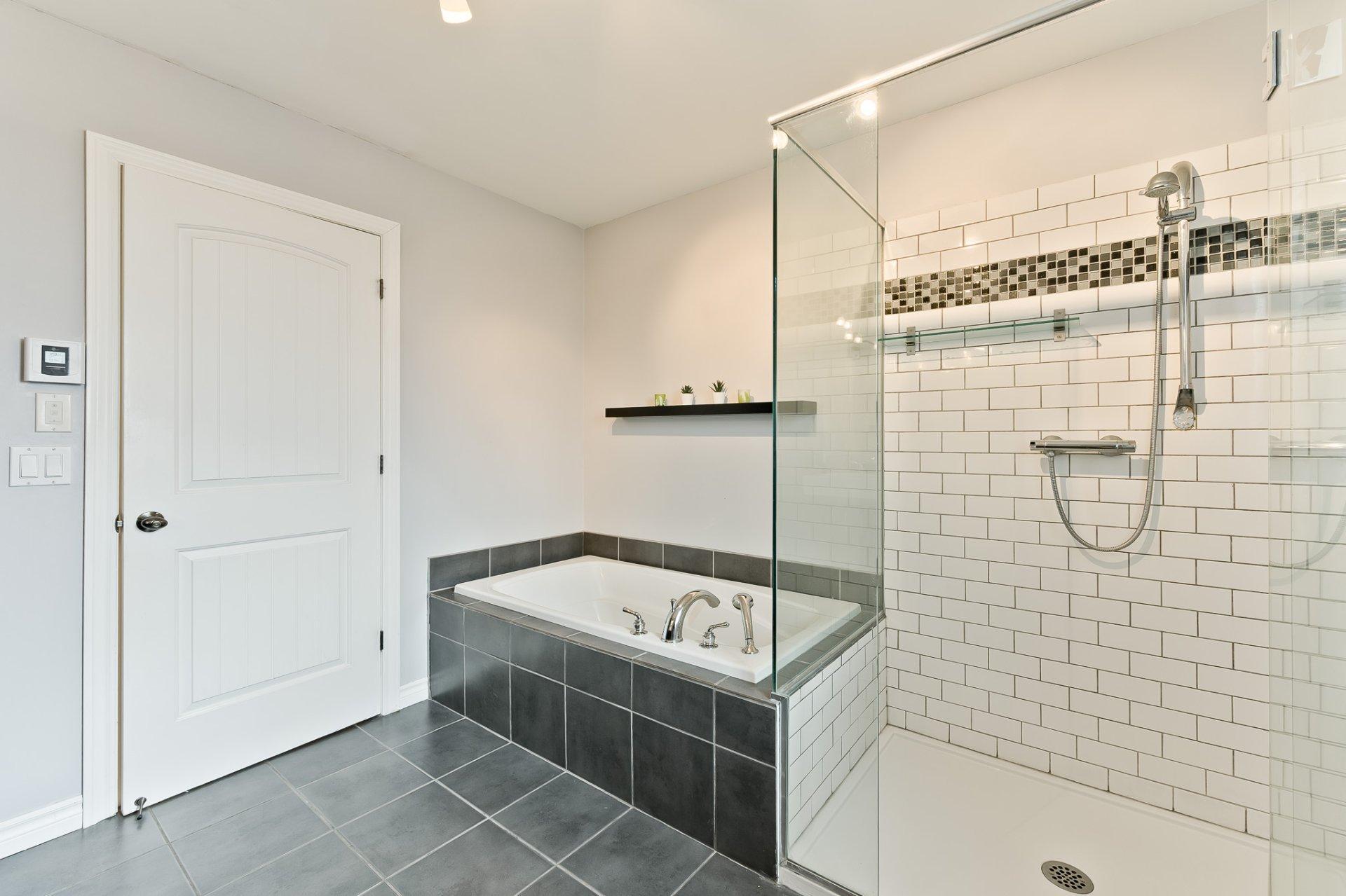









1301


Rue Marini

,
Sherbrooke (Brompton/Rock Forest/Saint-Élie/Deauville),




QC
J1N0L1

