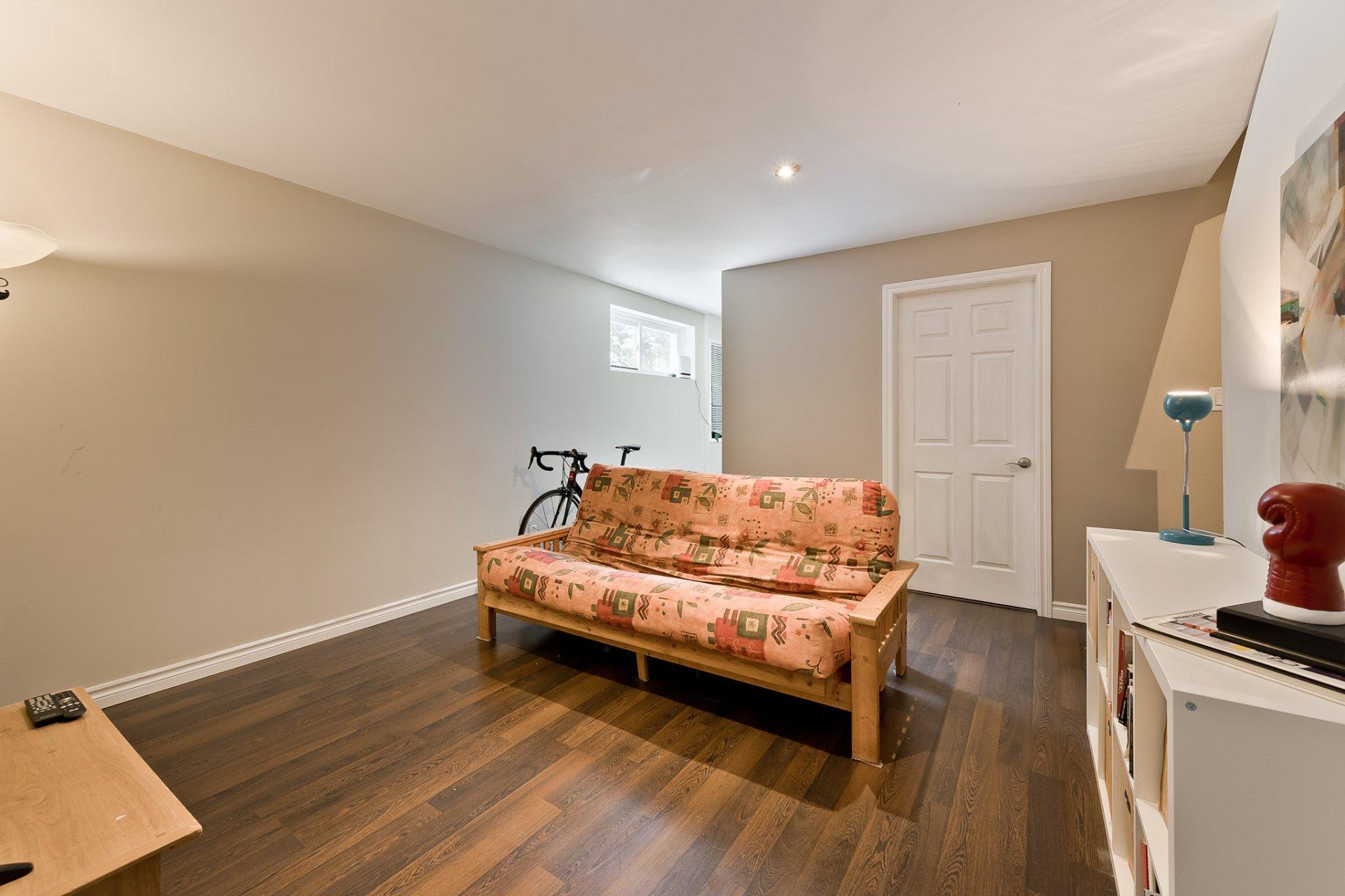 









1301


Rue Marini

,
Sherbrooke (Brompton/Rock Forest/Saint-Élie/Deauville),




QC
J1N0L1

