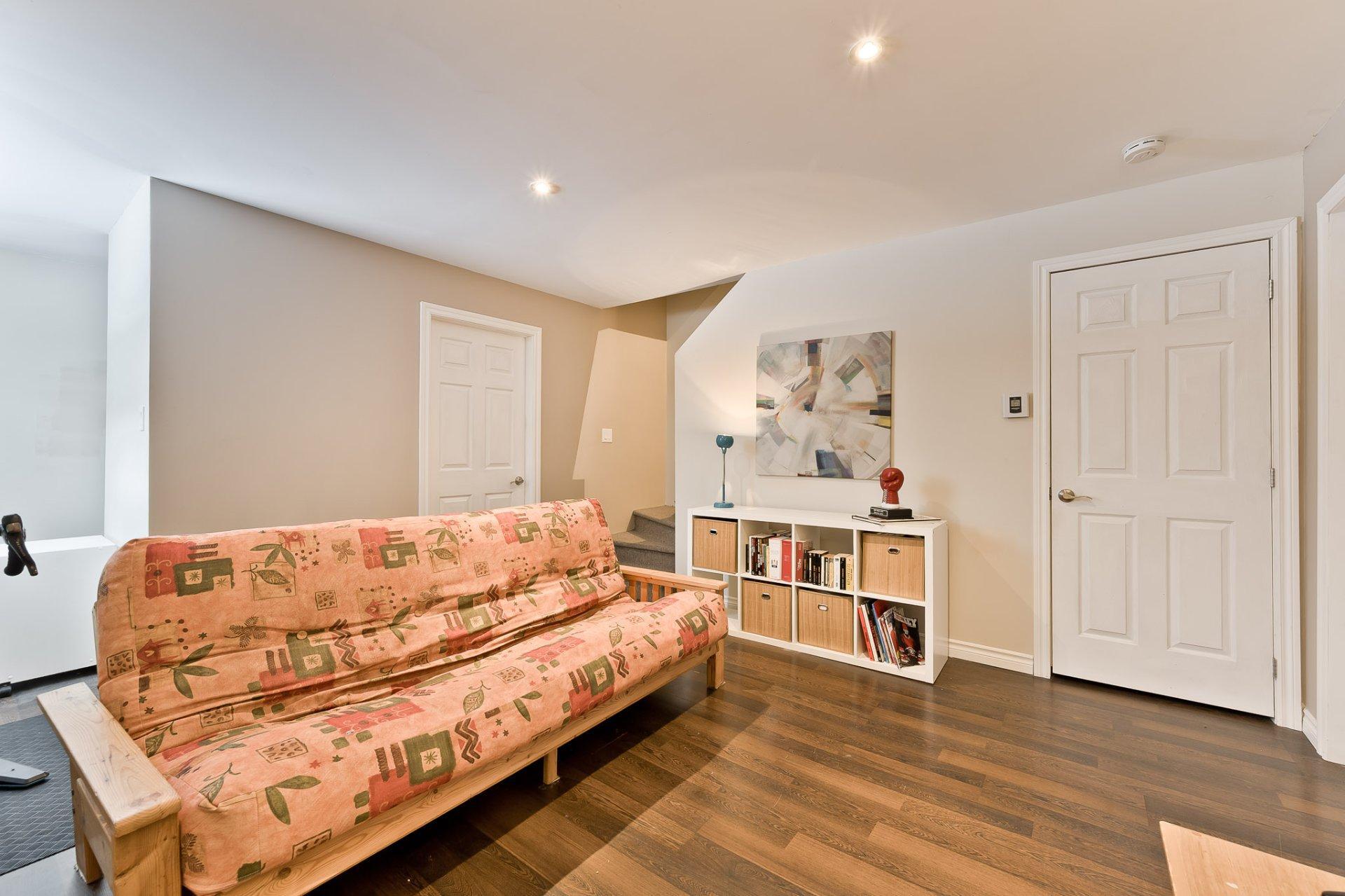 









1301


Rue Marini

,
Sherbrooke (Brompton/Rock Forest/Saint-Élie/Deauville),




QC
J1N0L1

