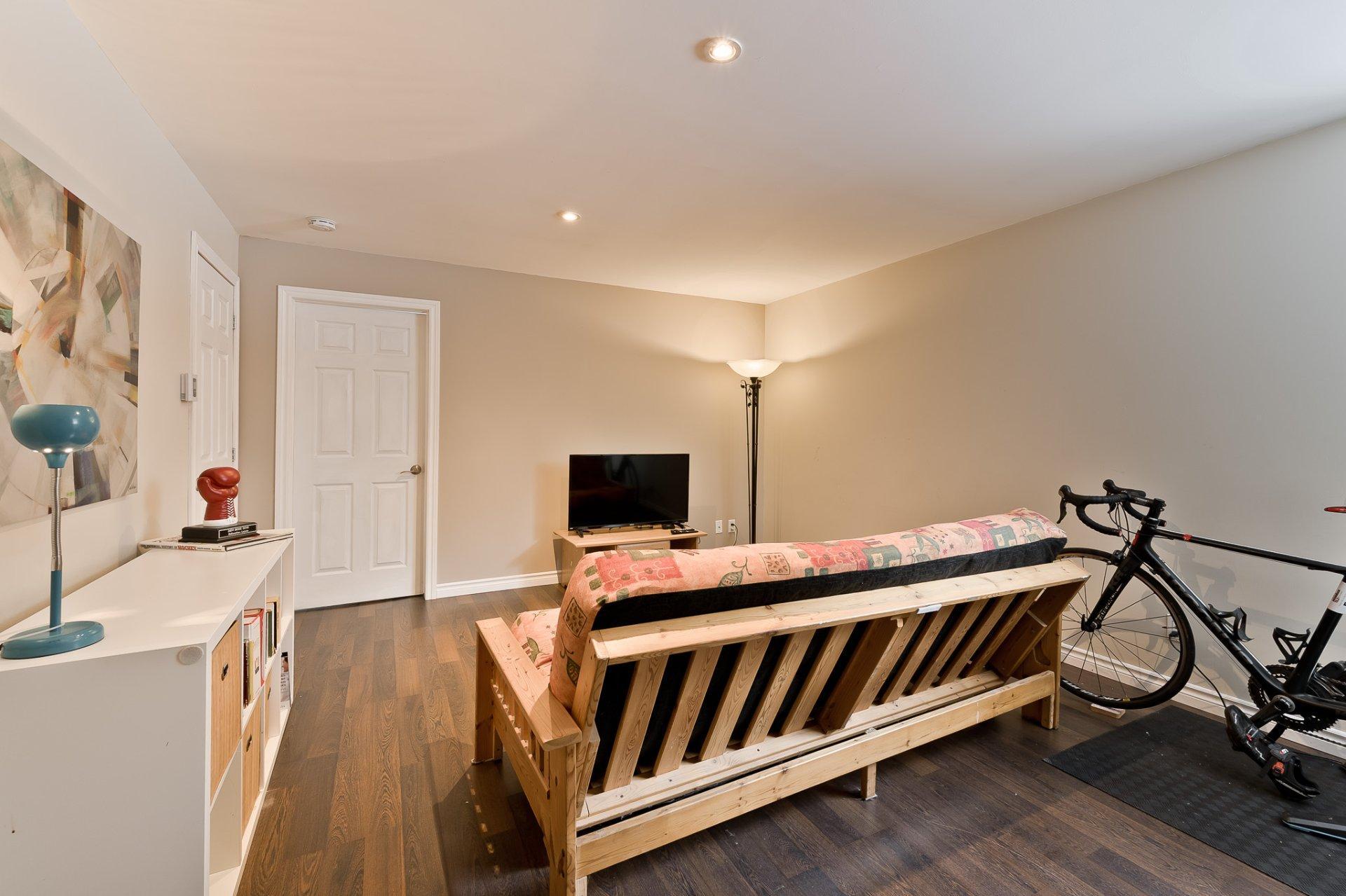 









1301


Rue Marini

,
Sherbrooke (Brompton/Rock Forest/Saint-Élie/Deauville),




QC
J1N0L1

