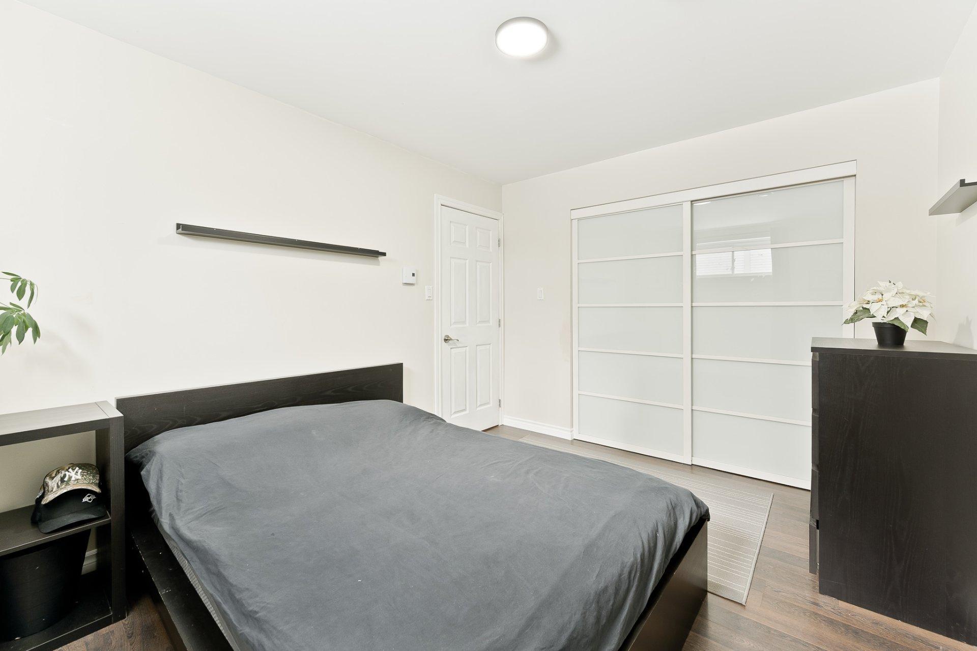 









1301


Rue Marini

,
Sherbrooke (Brompton/Rock Forest/Saint-Élie/Deauville),




QC
J1N0L1

