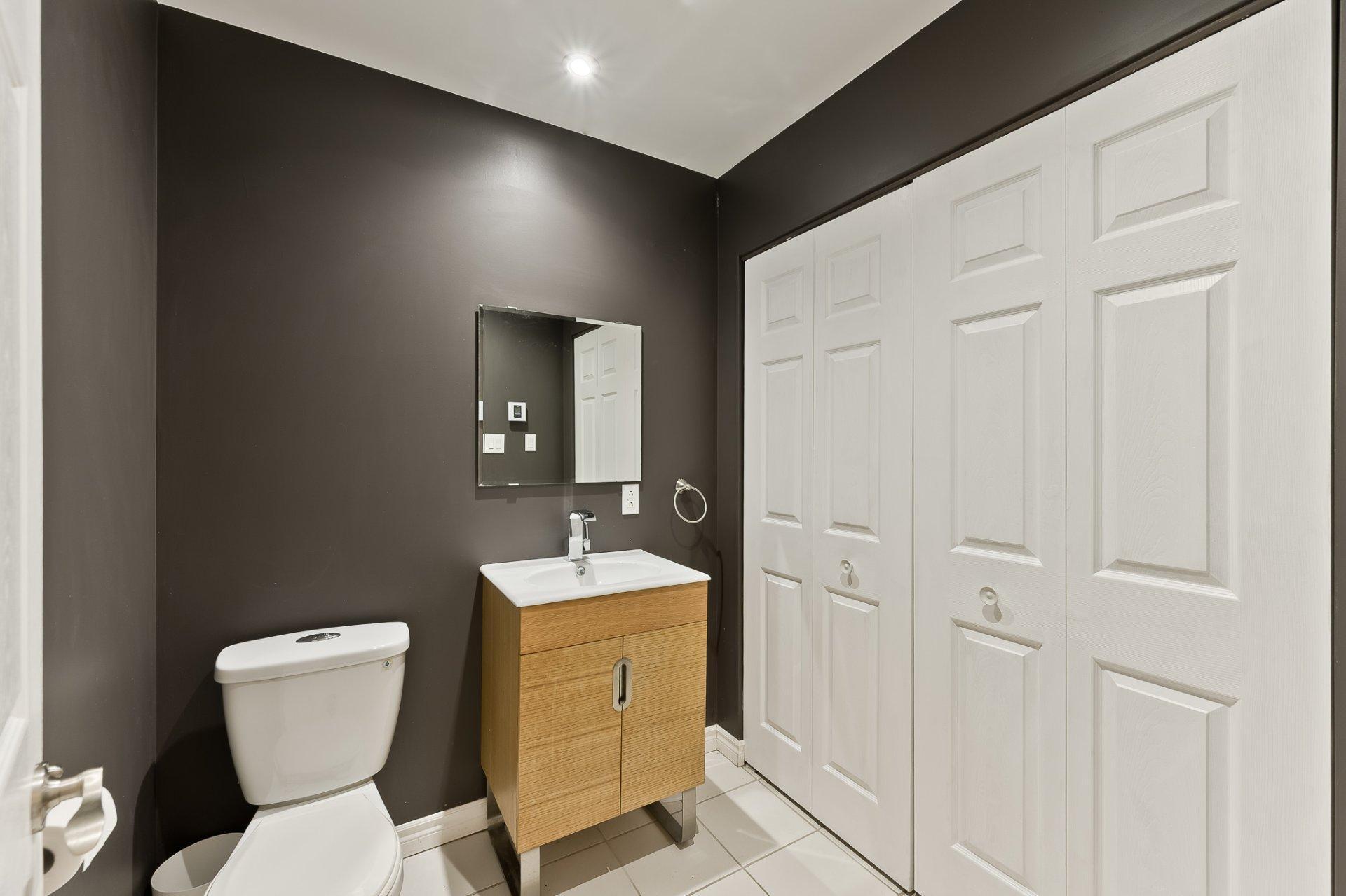 









1301


Rue Marini

,
Sherbrooke (Brompton/Rock Forest/Saint-Élie/Deauville),




QC
J1N0L1

