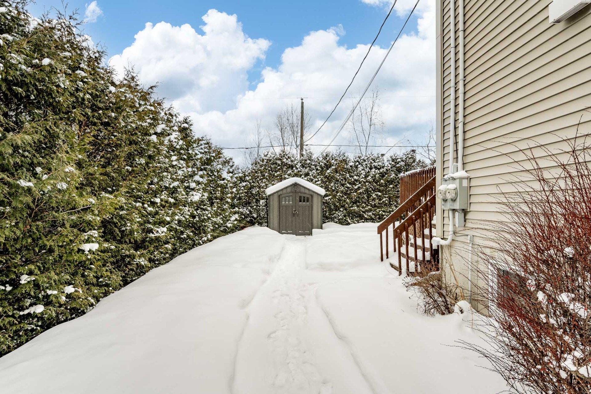 









1301


Rue Marini

,
Sherbrooke (Brompton/Rock Forest/Saint-Élie/Deauville),




QC
J1N0L1

