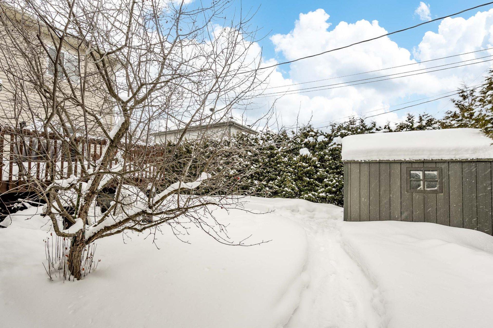 









1301


Rue Marini

,
Sherbrooke (Brompton/Rock Forest/Saint-Élie/Deauville),




QC
J1N0L1

