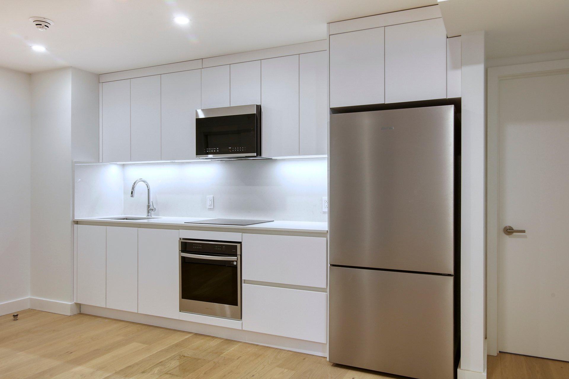 









10


Av. Rosemount

, 4,
Westmount,




QC
H3Y3K4

