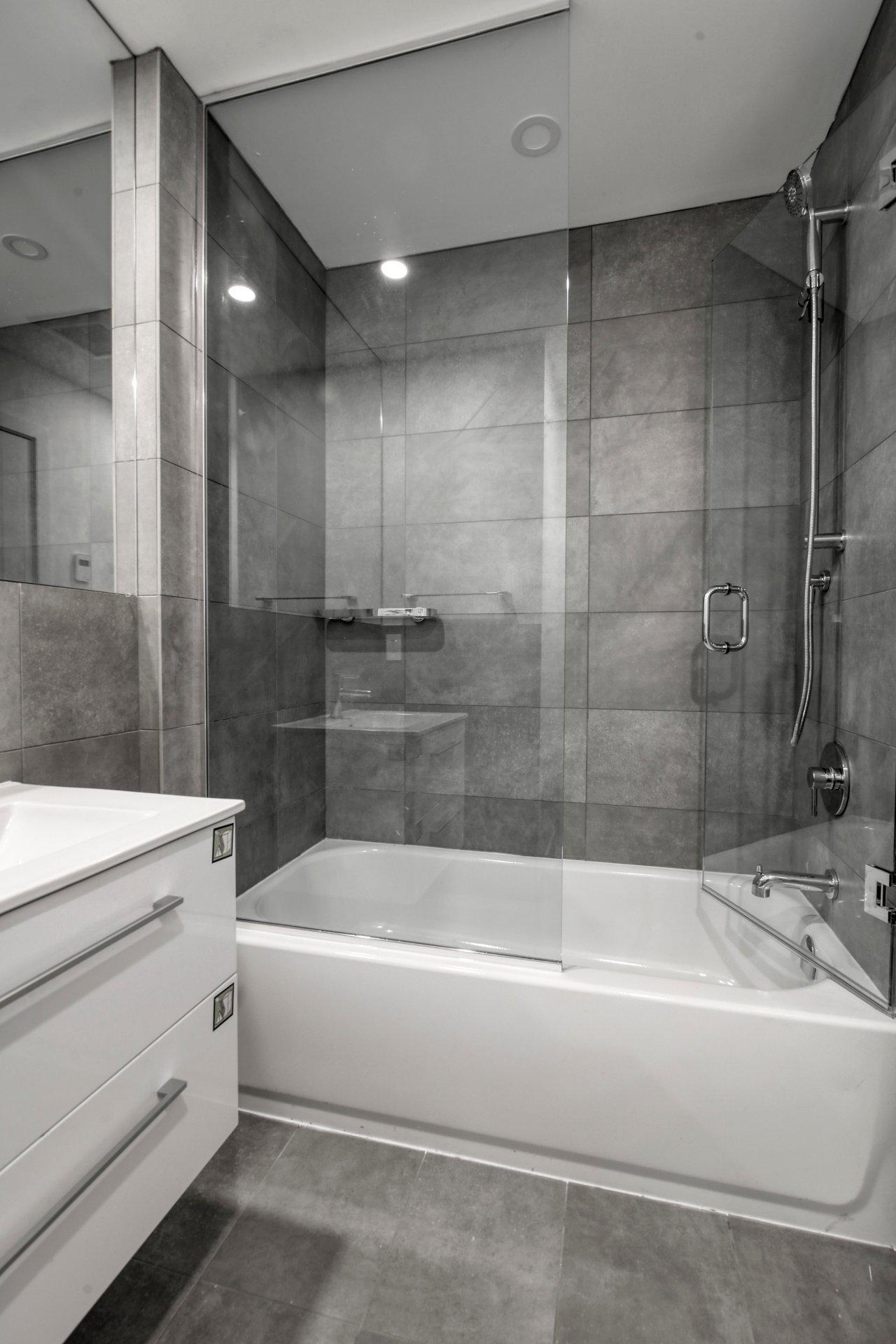 









10


Av. Rosemount

, 4,
Westmount,




QC
H3Y3K4

