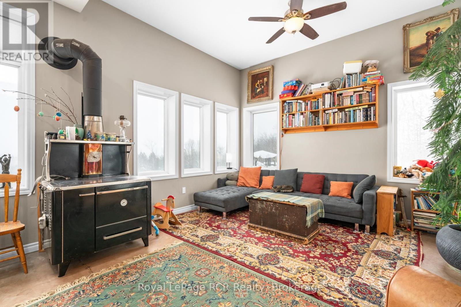 












251 MILL ROAD

,
Chatsworth,







Ontario
N0H1R0

