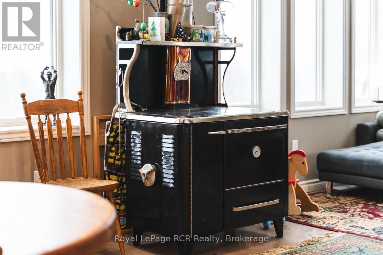 












251 MILL ROAD

,
Chatsworth,







Ontario
N0H1R0

