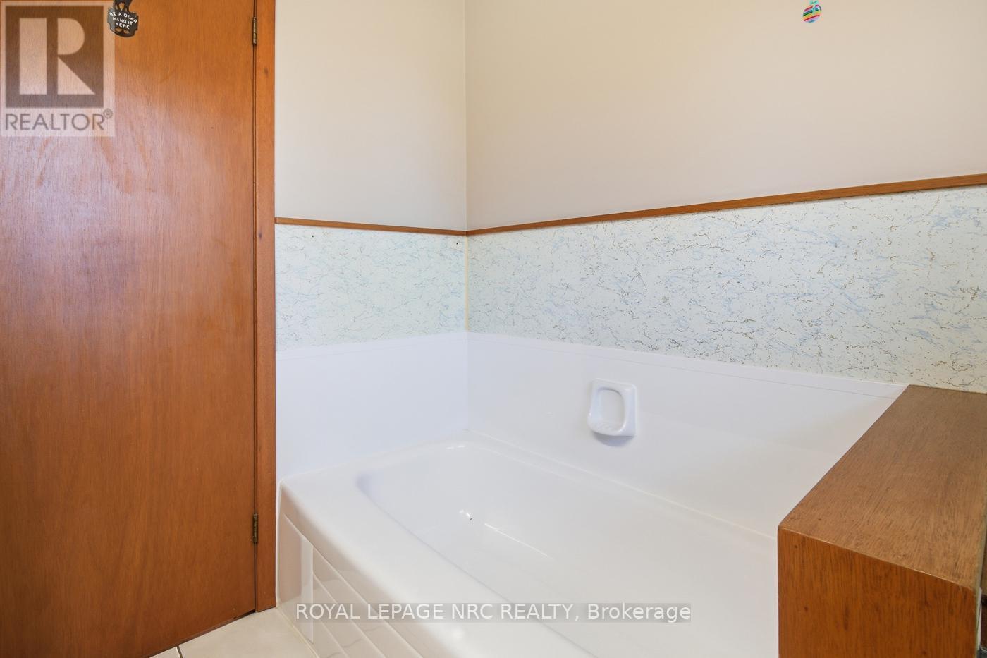 












10592 WOODLAND DRIVE

,
Wainfleet (Lakeshore),




Ontario
L3K5V4

