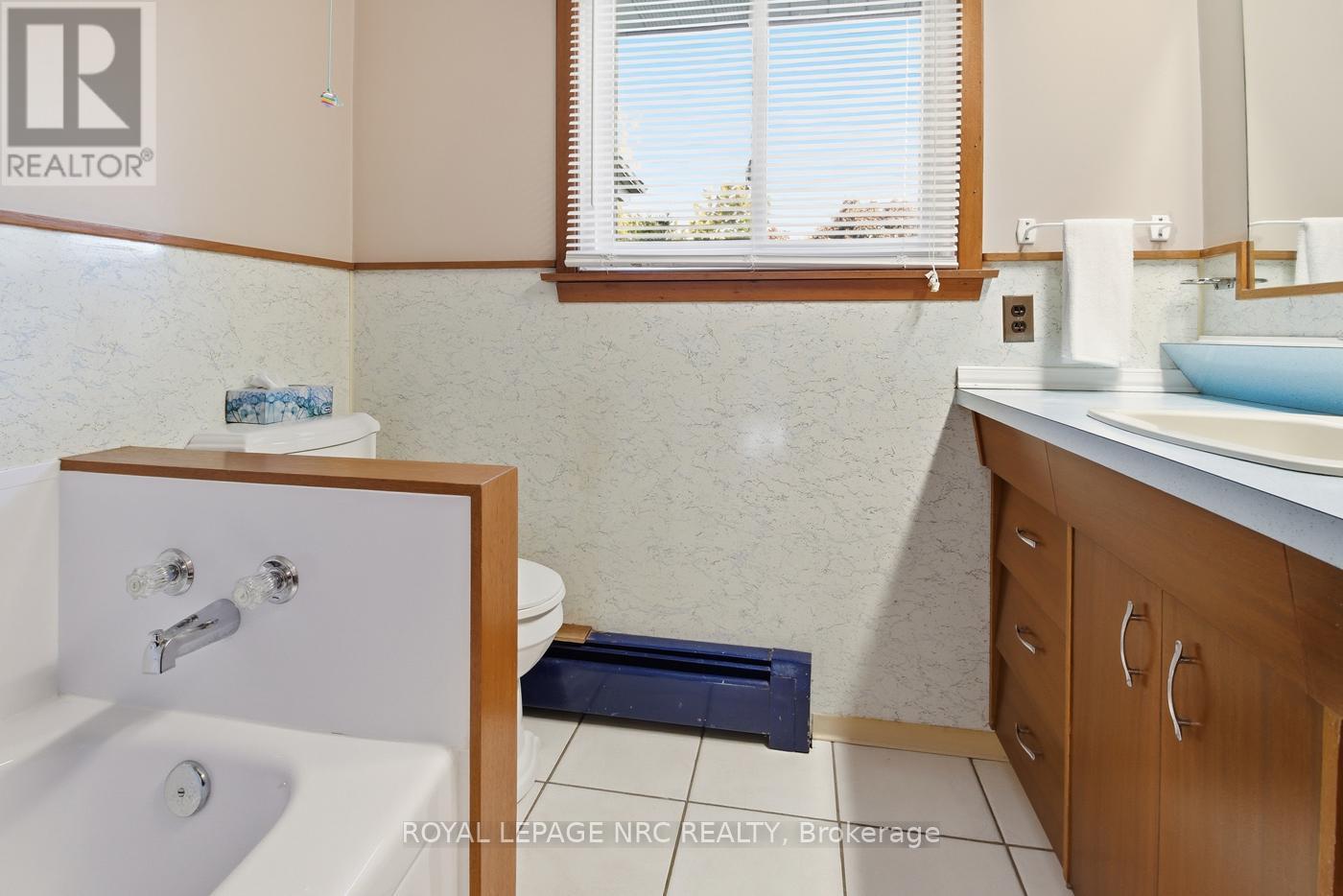 












10592 WOODLAND DRIVE

,
Wainfleet (Lakeshore),




Ontario
L3K5V4

