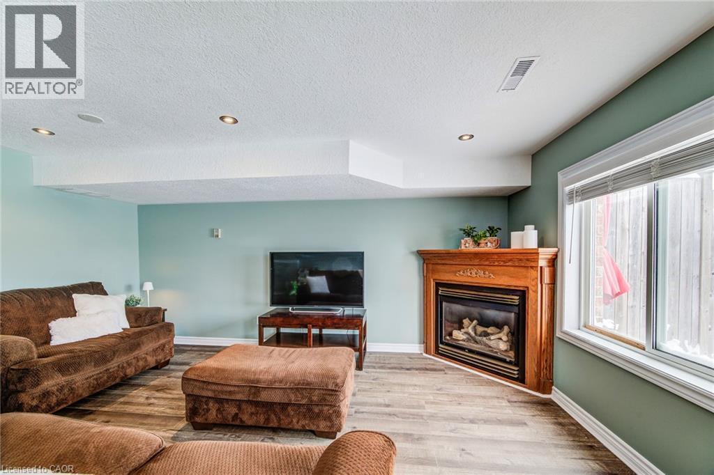 












84 WALSH Crescent

,
Stratford,




Ontario
N5A7X8

