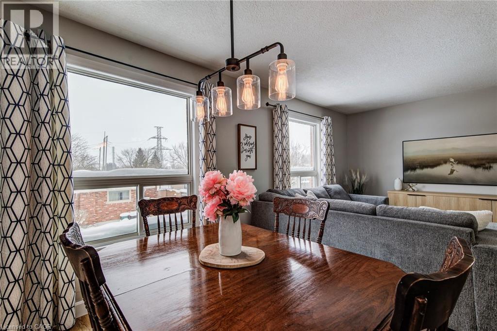 












84 WALSH Crescent

,
Stratford,




Ontario
N5A7X8

