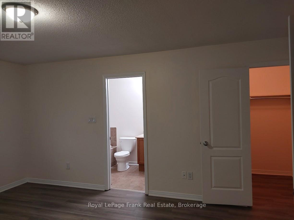 












1513 GLENBOURNE DRIVE

,
Oshawa,




Ontario
L1K0M5

