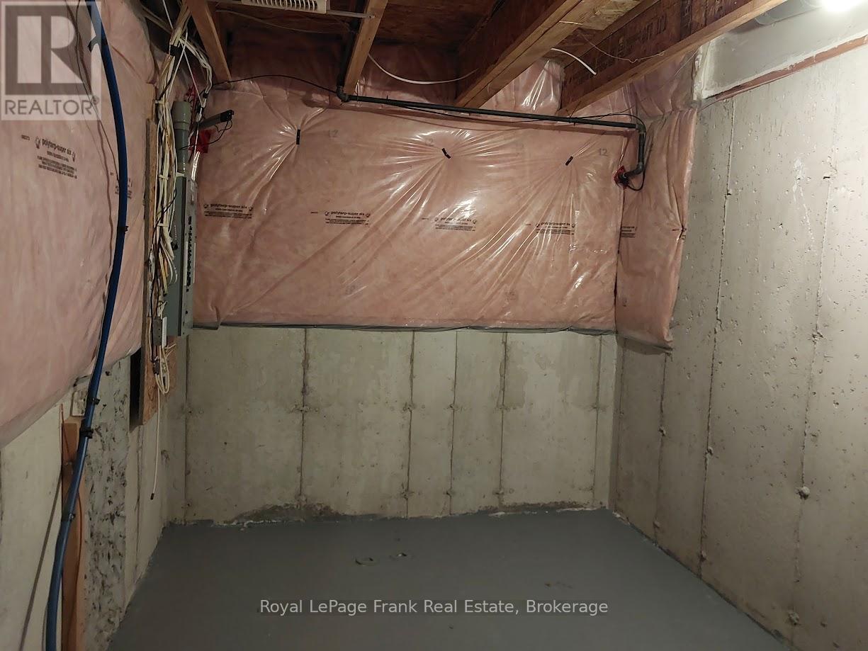 












1513 GLENBOURNE DRIVE

,
Oshawa,




Ontario
L1K0M5

