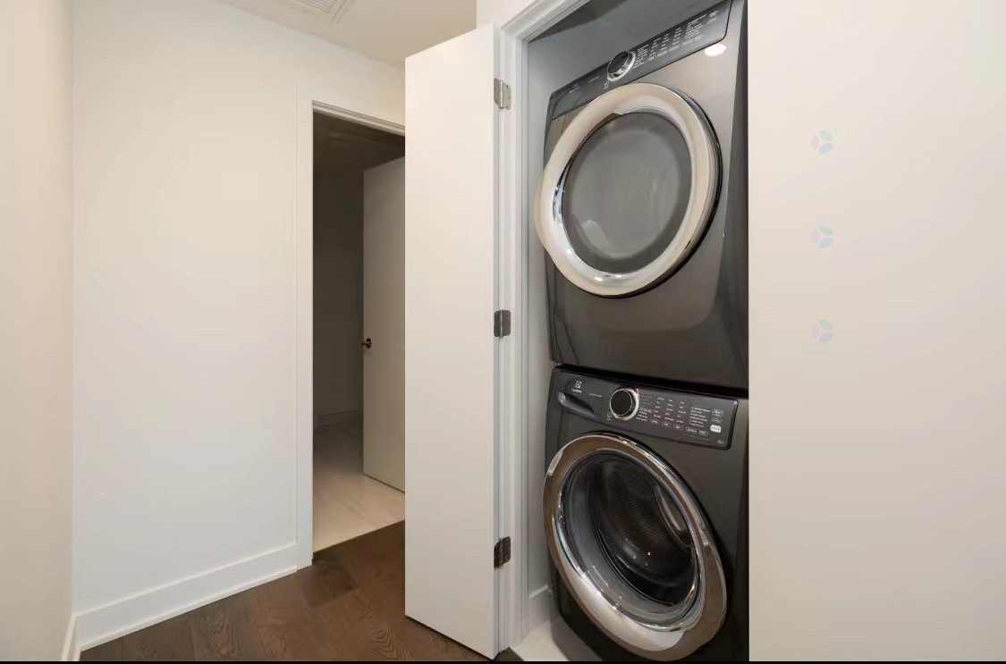 









1288


Rue St-Antoine O.

, TH2,
Montréal (Ville-Marie),




QC
H3C0X6

