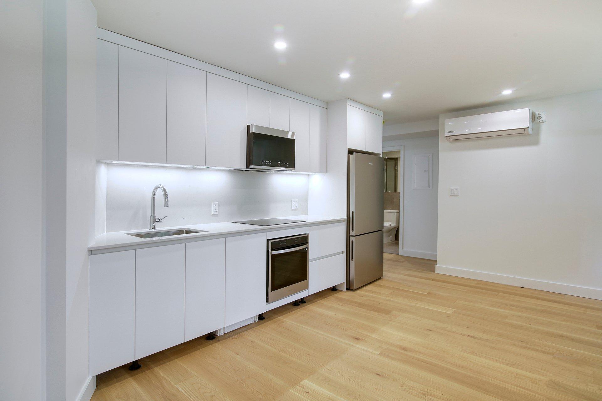 









10


Av. Rosemount

, 5,
Westmount,




QC
H3Y3K4

