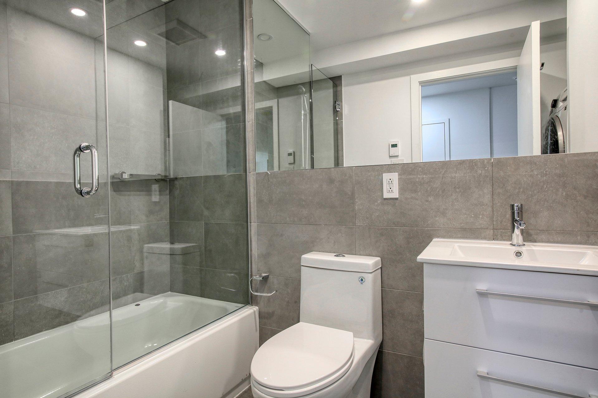 









10


Av. Rosemount

, 5,
Westmount,




QC
H3Y3K4

