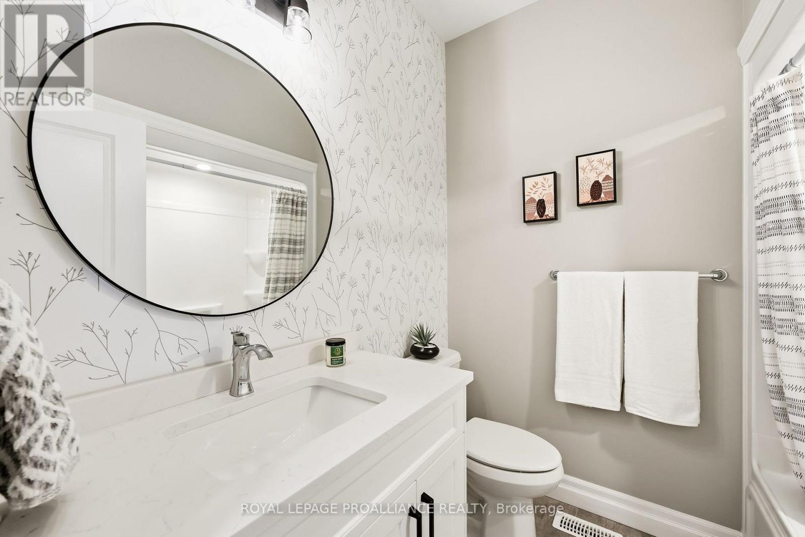 












48 SCHMIDT WAY

,
Quinte West (Murray Ward),




Ontario
K8V0L6

