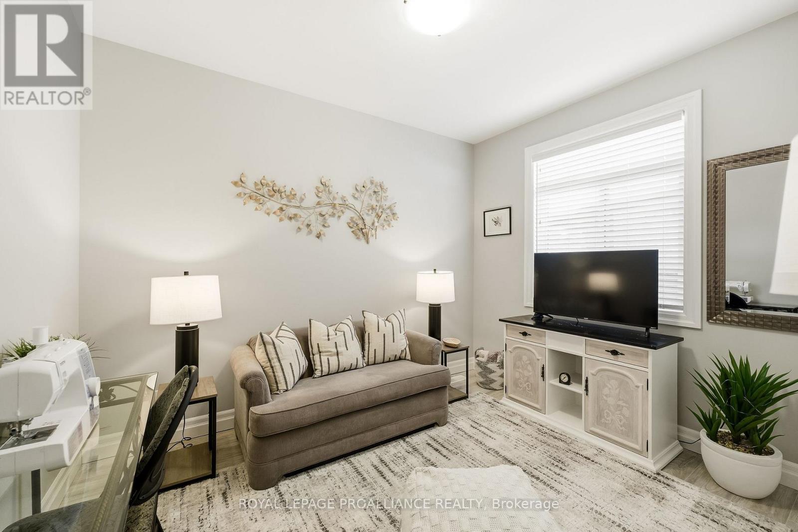 












48 SCHMIDT WAY

,
Quinte West (Murray Ward),




Ontario
K8V0L6

