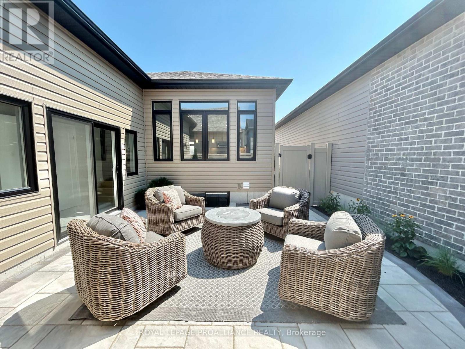 












79 ATHABASKA DRIVE

,
Belleville (Thurlow Ward),




Ontario
K8N0T1

