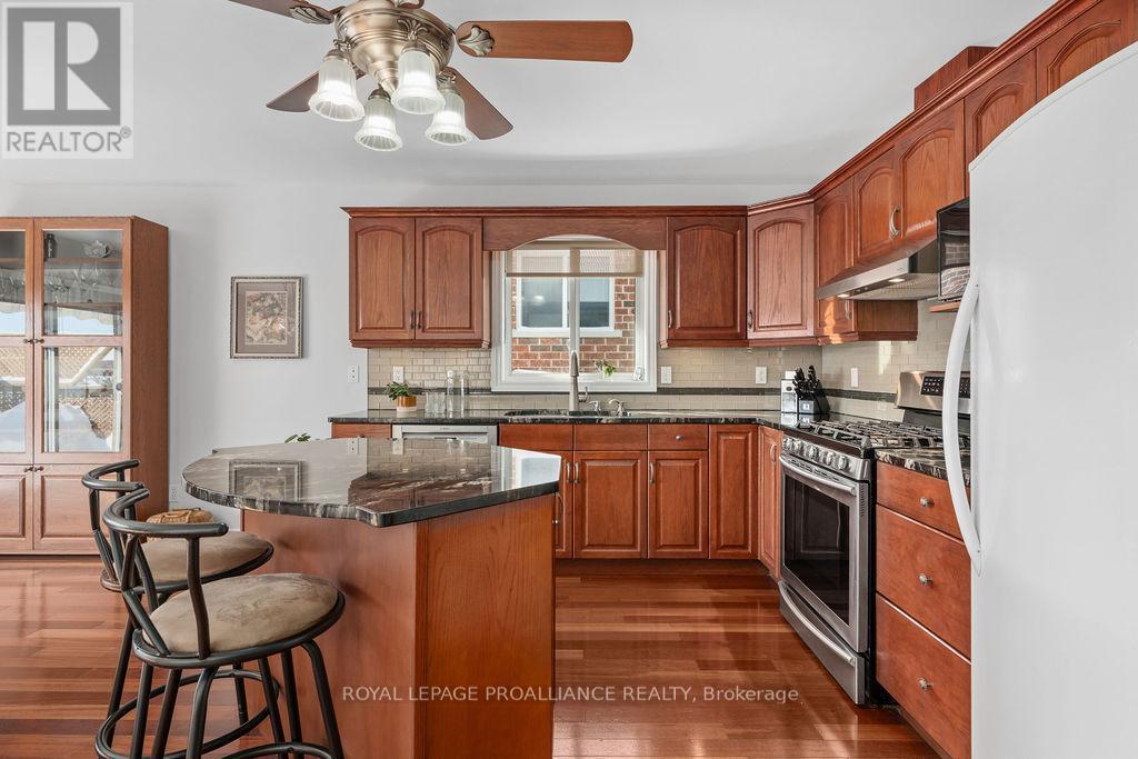 












5 SIMCOE DRIVE

,
Belleville (Thurlow Ward),




Ontario
K8N0N7

