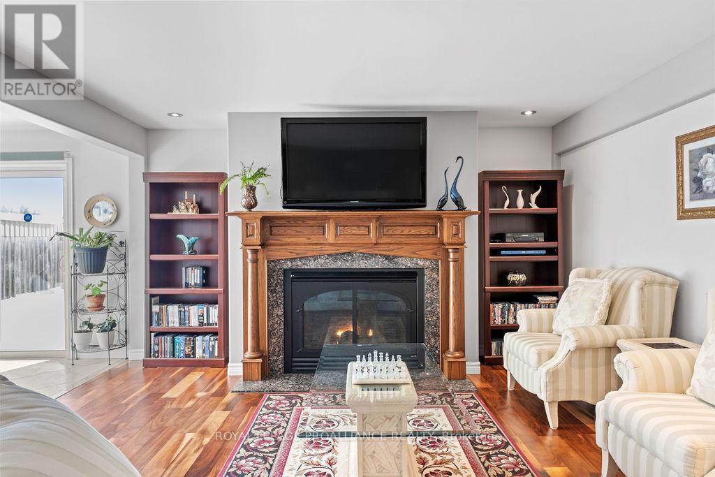 












5 SIMCOE DRIVE

,
Belleville (Thurlow Ward),




Ontario
K8N0N7

