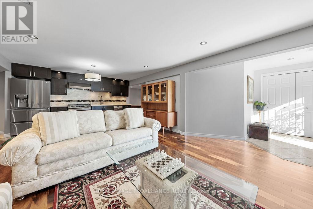 












5 SIMCOE DRIVE

,
Belleville (Thurlow Ward),




Ontario
K8N0N7

