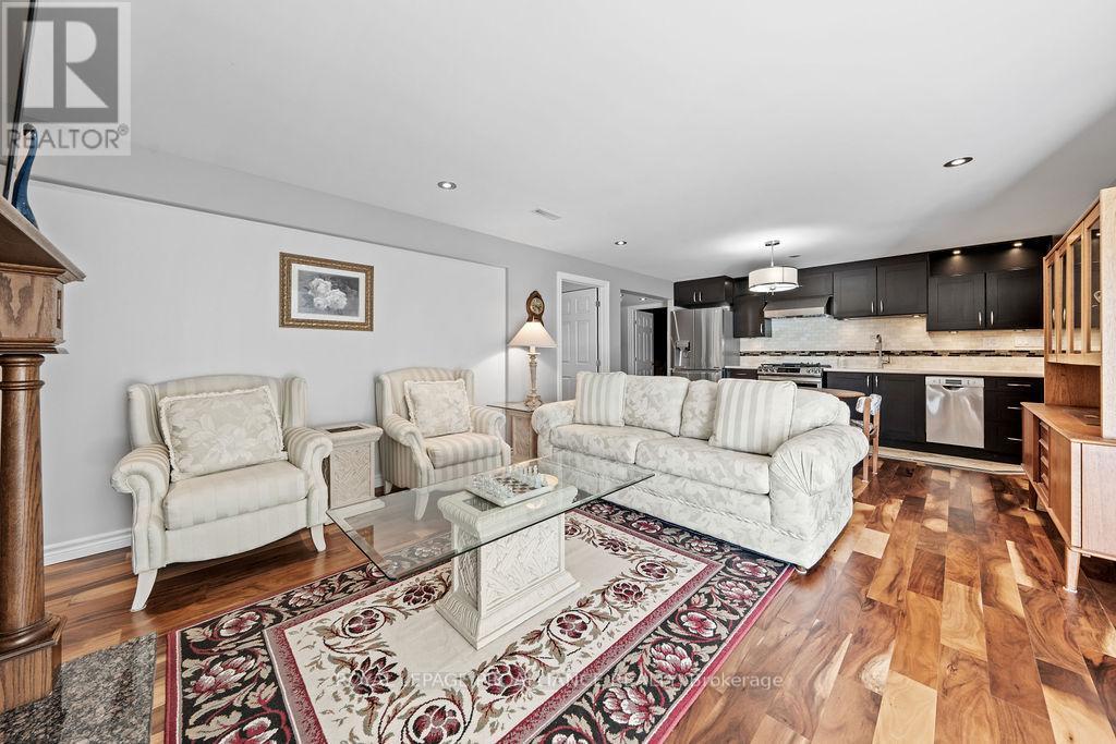 












5 SIMCOE DRIVE

,
Belleville (Thurlow Ward),




Ontario
K8N0N7

