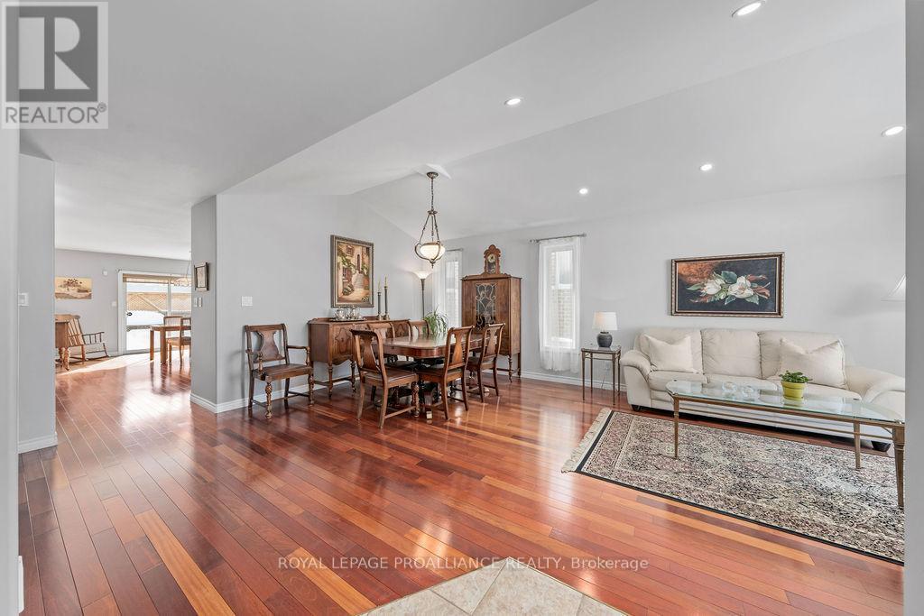 












5 SIMCOE DRIVE

,
Belleville (Thurlow Ward),




Ontario
K8N0N7

