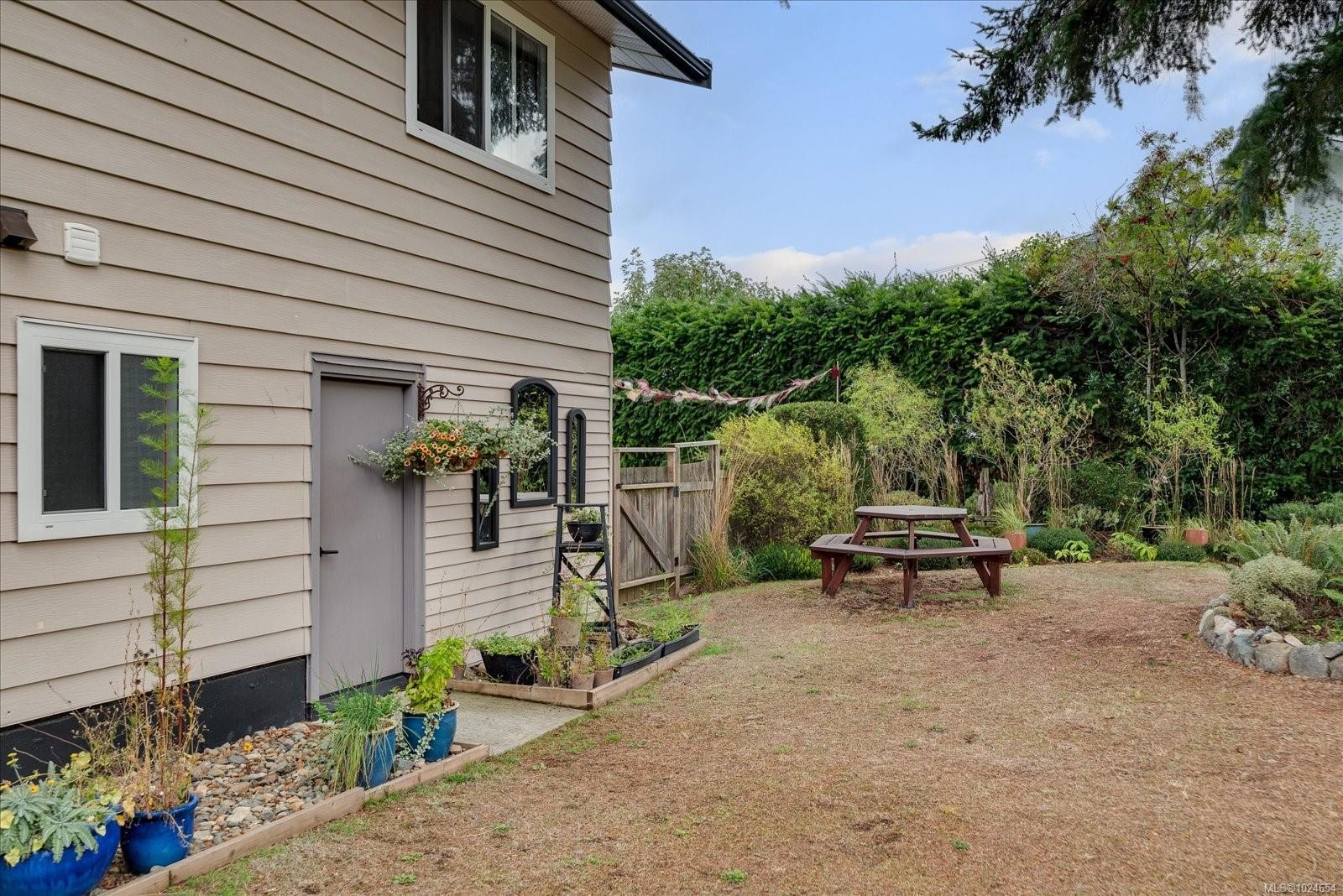 









6891


Harwood

Dr,
Lantzville,




BC
V0R 2H0

