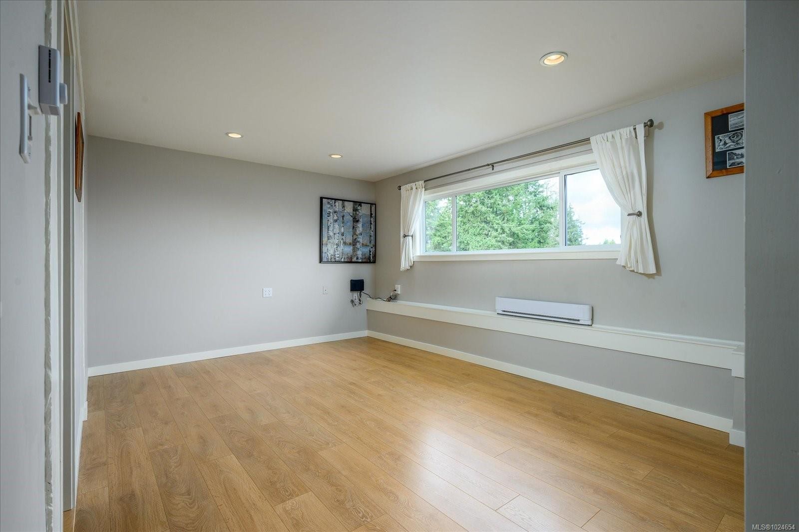 









6891


Harwood

Dr,
Lantzville,




BC
V0R 2H0

