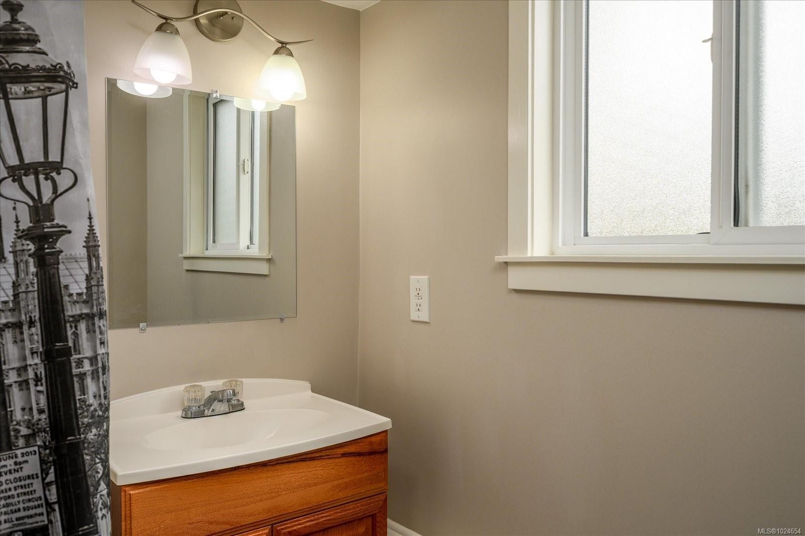 









6891


Harwood

Dr,
Lantzville,




BC
V0R 2H0

