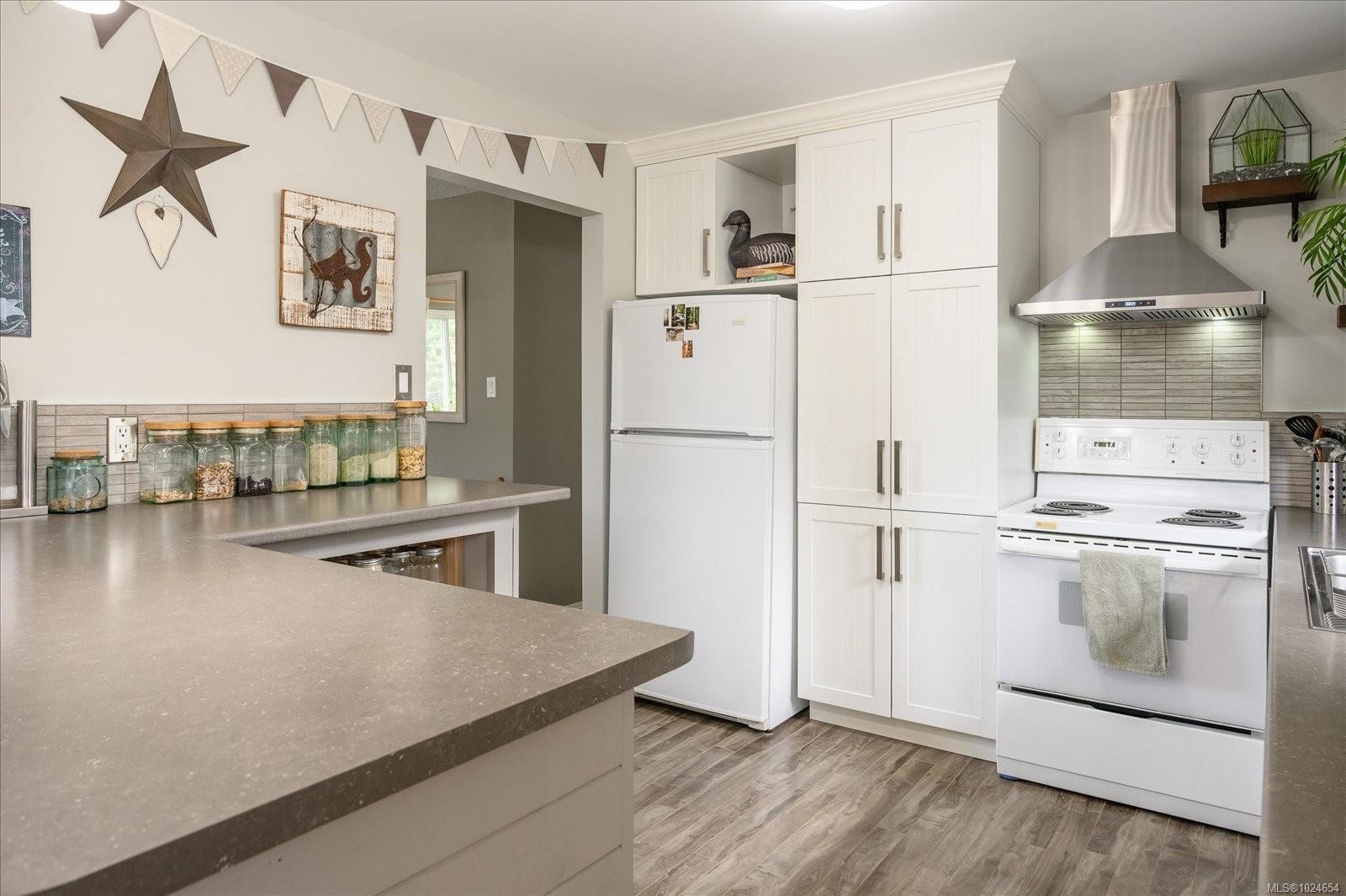 









6891


Harwood

Dr,
Lantzville,




BC
V0R 2H0

