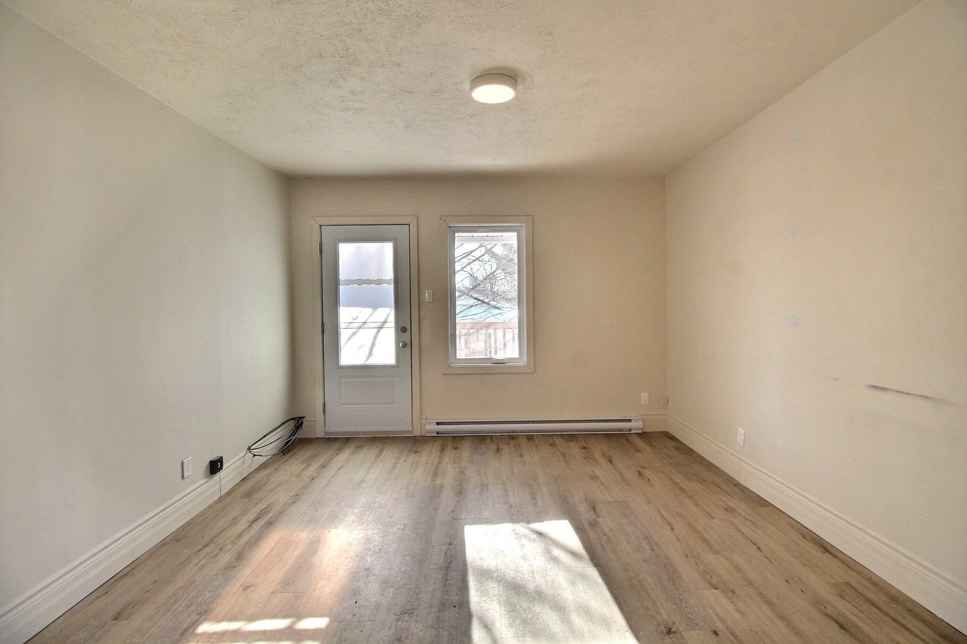 









249

 - 251


Rue St-Joseph

,
Val-des-Sources,




QC
J1T1E5

