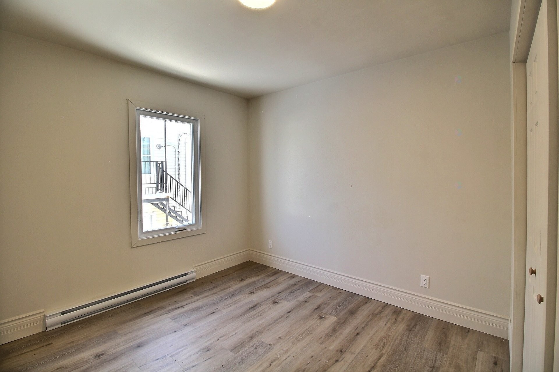 









249

 - 251


Rue St-Joseph

,
Val-des-Sources,




QC
J1T1E5

