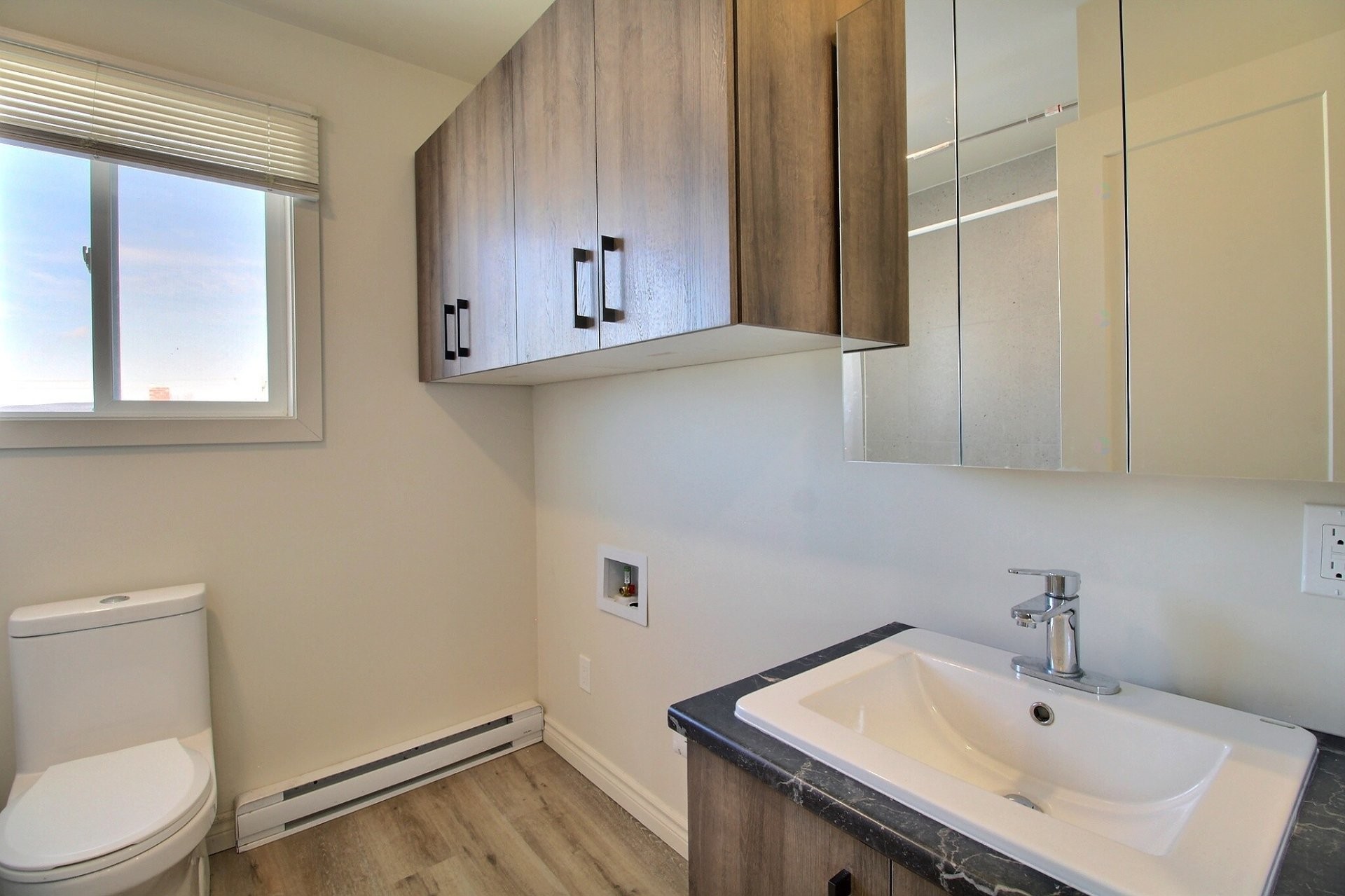 









249

 - 251


Rue St-Joseph

,
Val-des-Sources,




QC
J1T1E5

