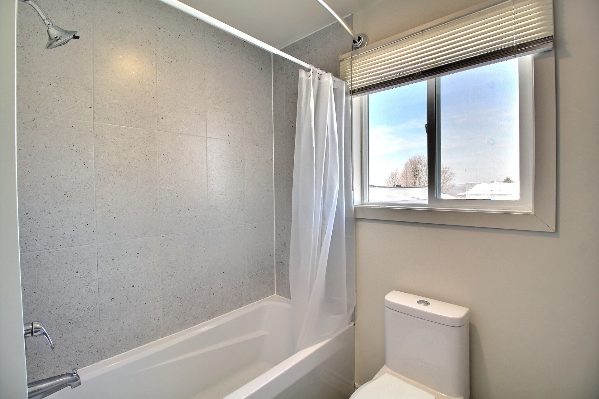 









249

 - 251


Rue St-Joseph

,
Val-des-Sources,




QC
J1T1E5

