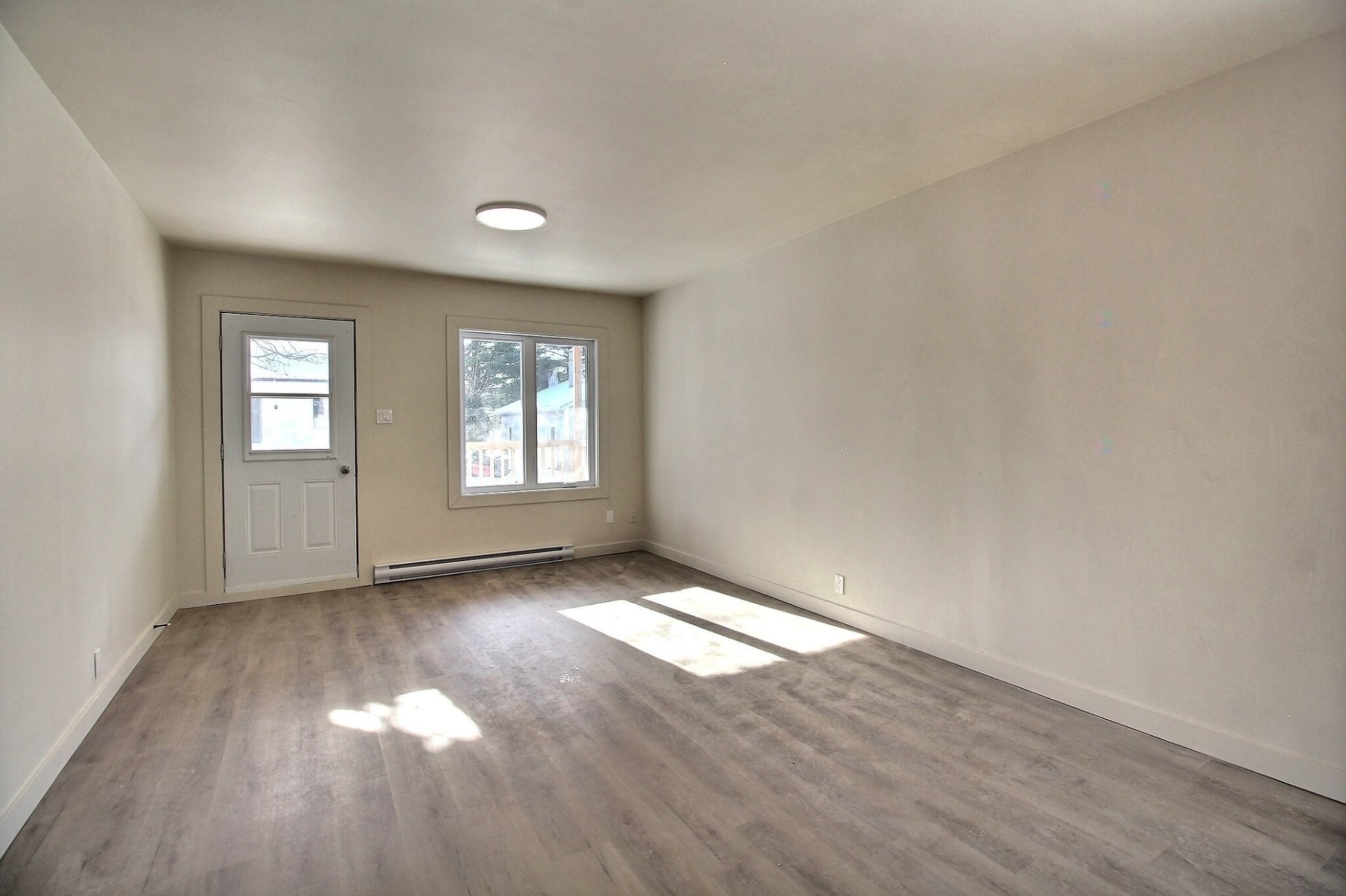 









249

 - 251


Rue St-Joseph

,
Val-des-Sources,




QC
J1T1E5

