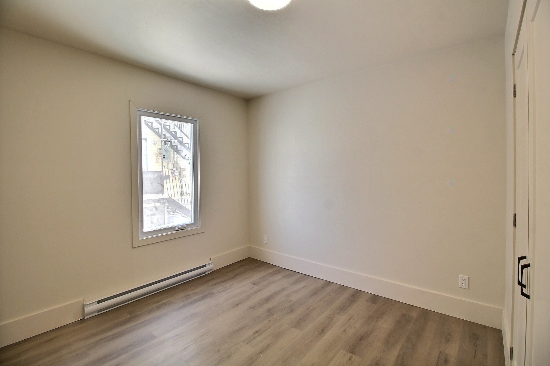 









249

 - 251


Rue St-Joseph

,
Val-des-Sources,




QC
J1T1E5

