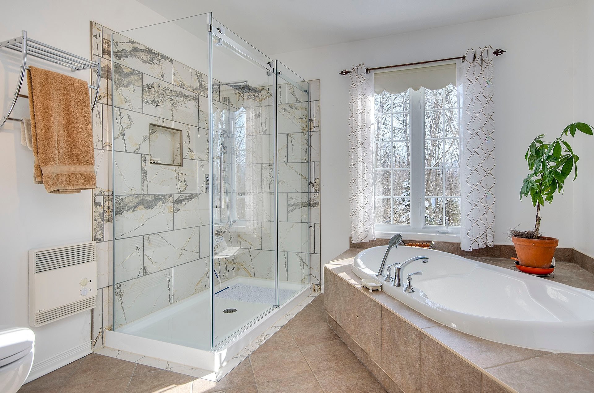 









725


Ch. du Boisé

,
Sutton,




QC
J0E2K0

