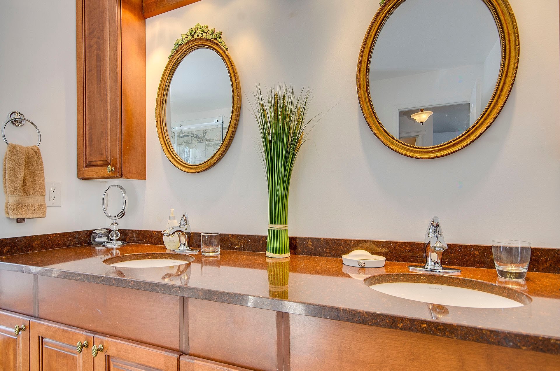 









725


Ch. du Boisé

,
Sutton,




QC
J0E2K0

