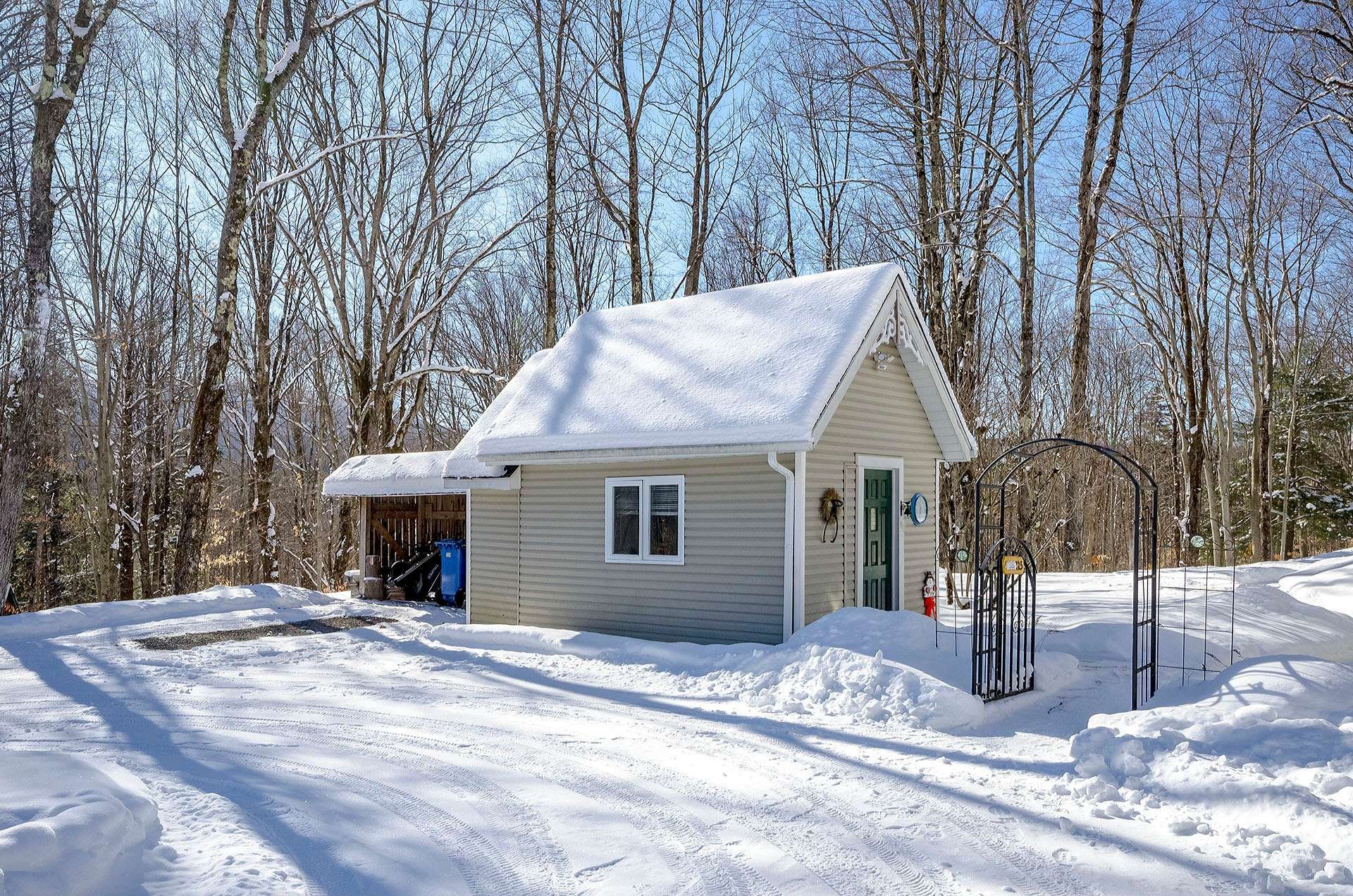









725


Ch. du Boisé

,
Sutton,




QC
J0E2K0

