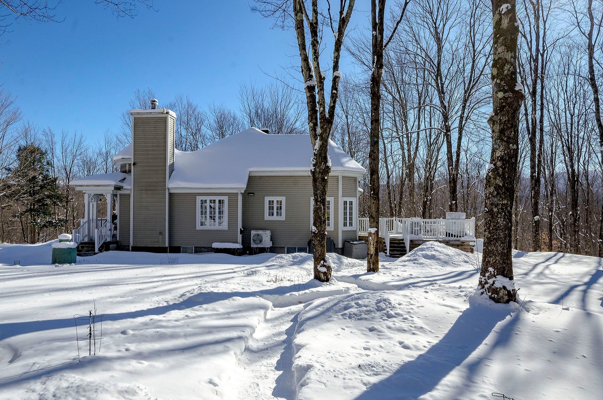 









725


Ch. du Boisé

,
Sutton,




QC
J0E2K0

