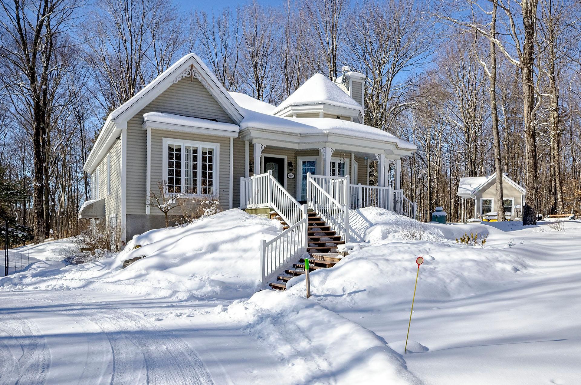 









725


Ch. du Boisé

,
Sutton,




QC
J0E2K0


